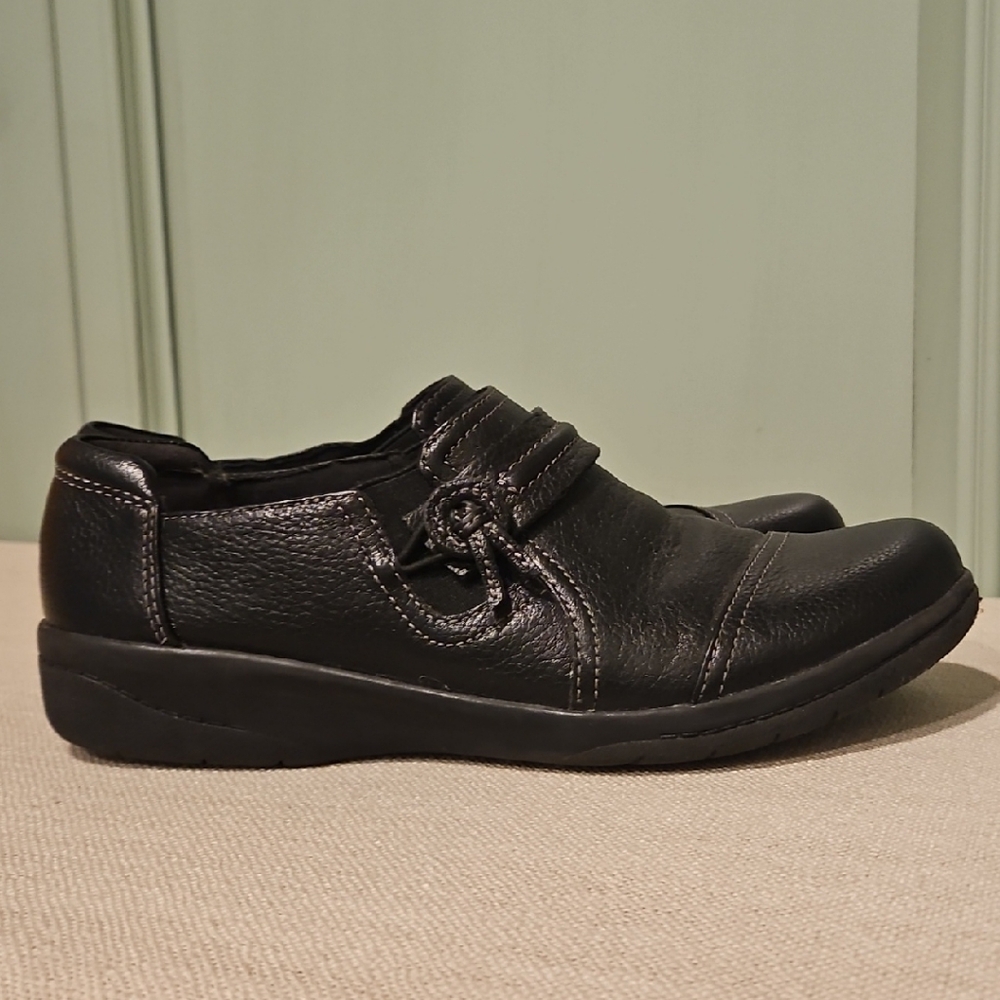 Clarks Black Leather Flats for Women